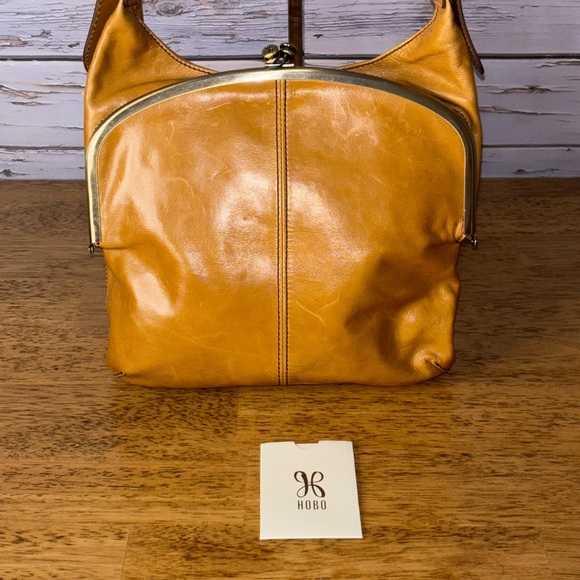 HOBO international tan leather crossbody/shoulder bag. - Picture 8 of 11